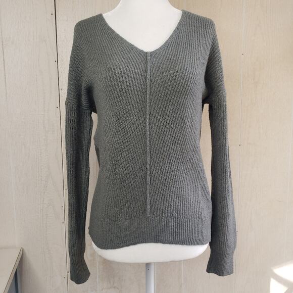 Ruby Moon v neck sweater sage green tight knit size medium - Picture 2 of 12